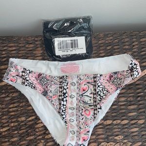 Victoria’s Secret bikini bottoms (set of 2) size L New!